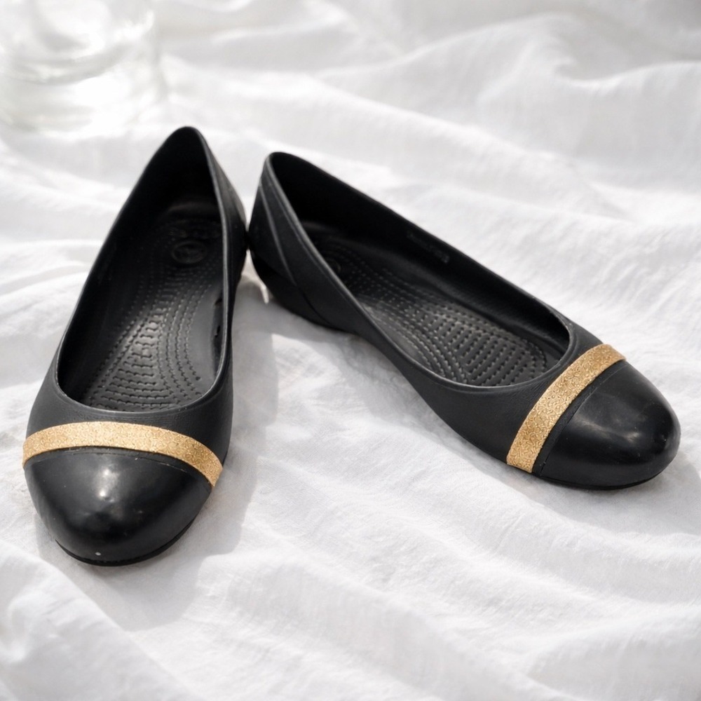 Crocs | Women's Cap Toe Ballet Flats Size 7 Gold Tone Shimmer Band Casual Chic